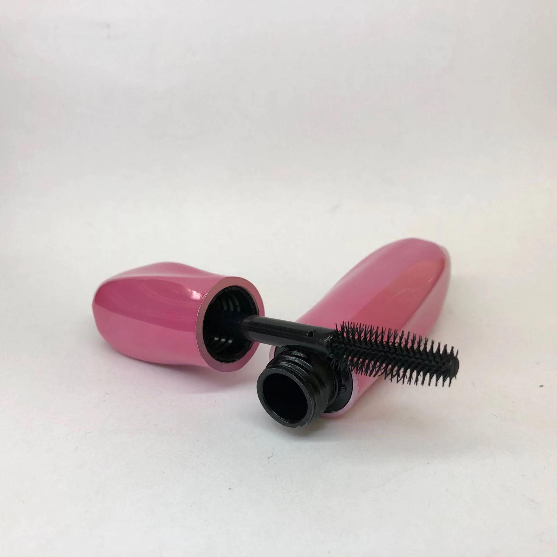 tubo di mascara rosa da 8 ml di nuova forma in vendita al top